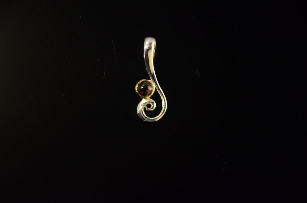 Curl Pendant with Garnet