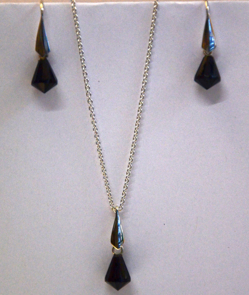 Black onyx kite pendant